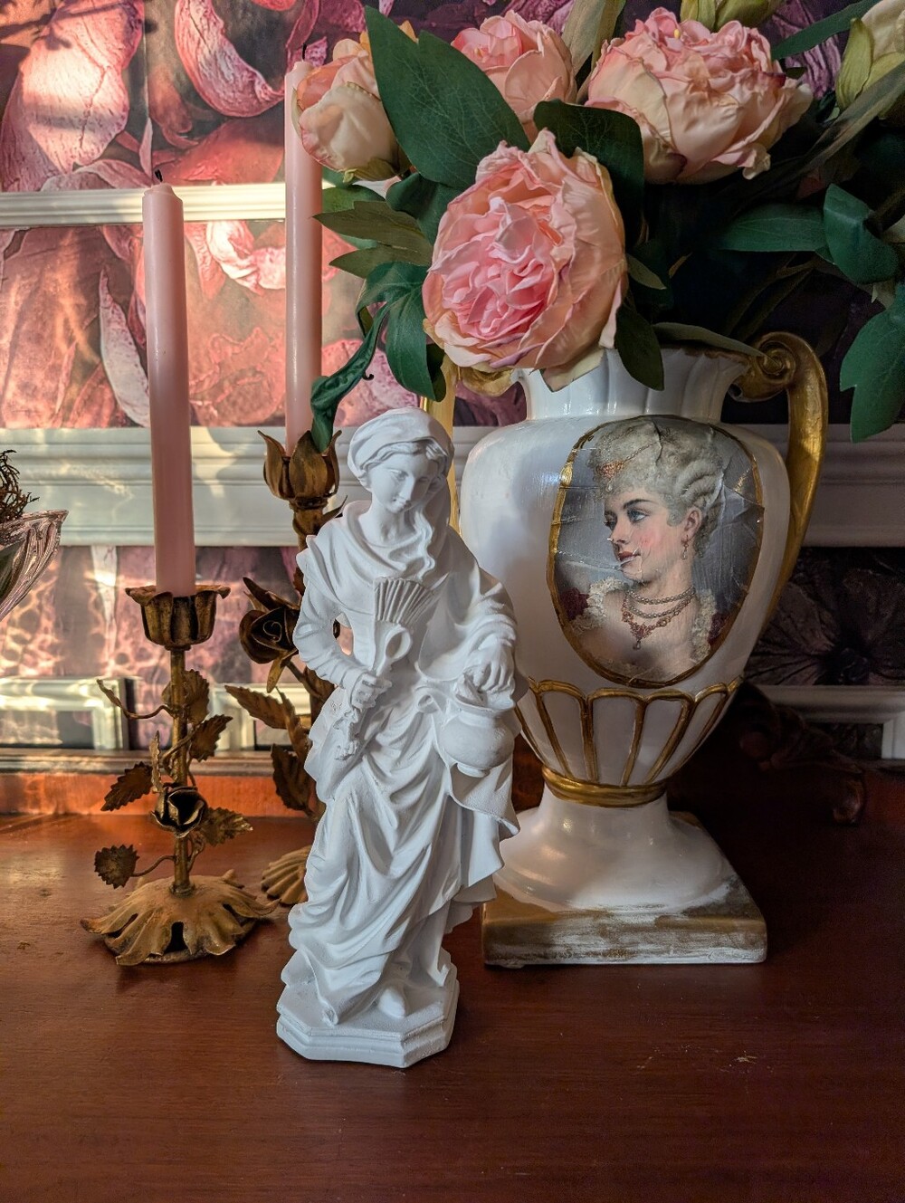 White Resin Kitchen Madonna Statue 11.5"